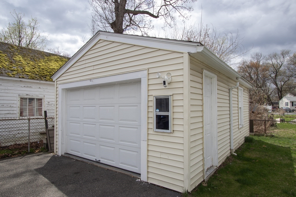 140 Eddy Street Springfield, MA 01104 - Photo 33 of 34