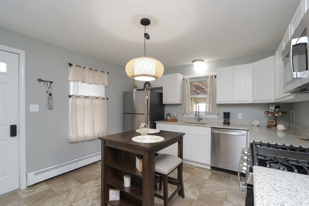 140 Eddy Street Springfield, MA 01104 - Photo 4 of 34