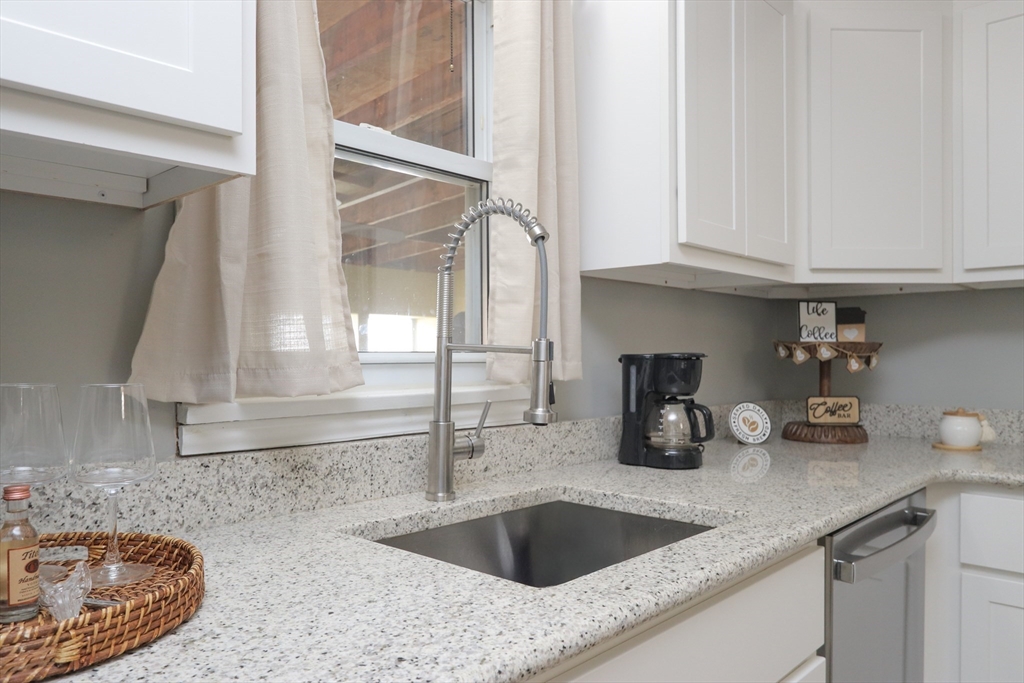 140 Eddy Street Springfield, MA 01104 - Photo 5 of 34