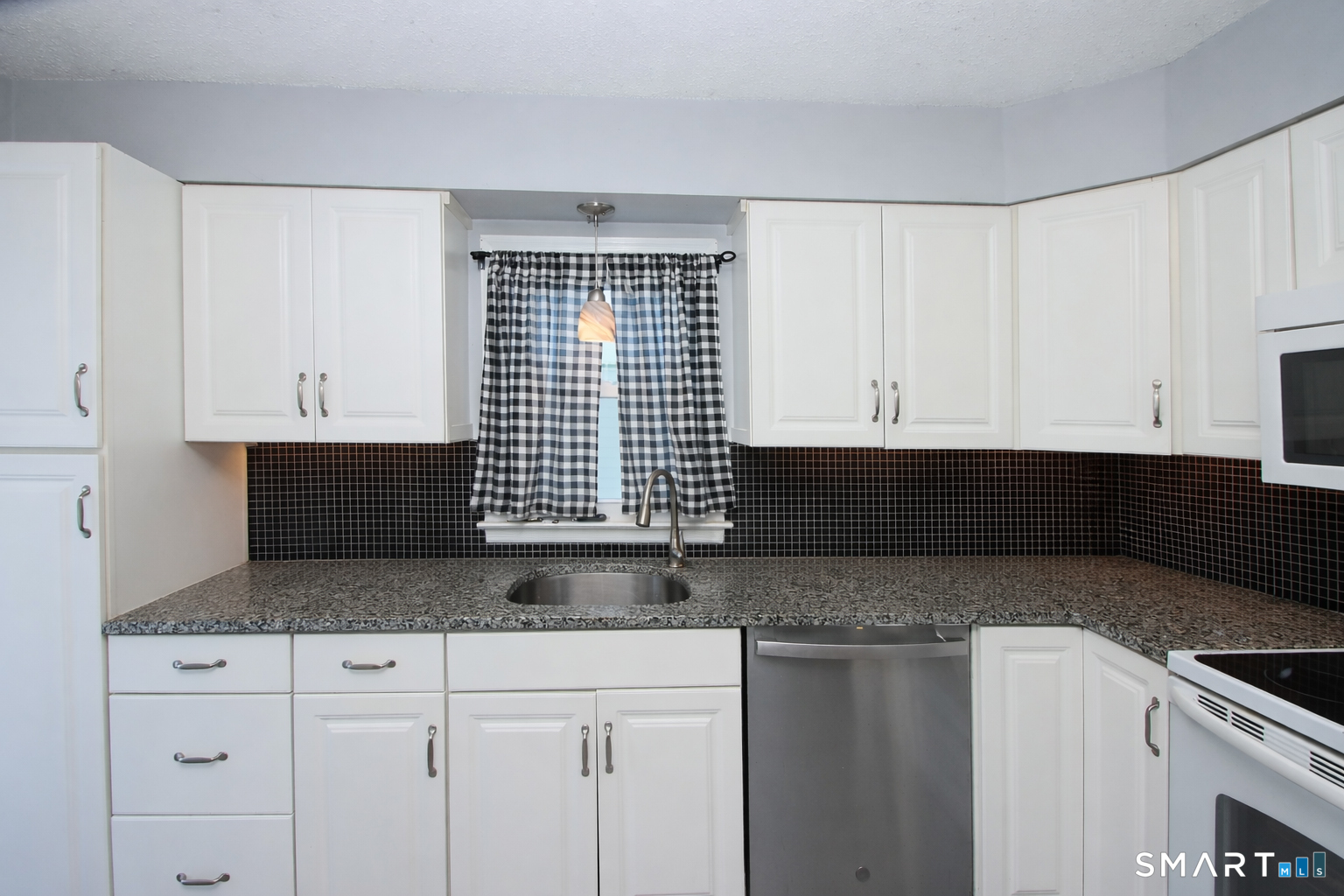 3 Whitlock Avenue Bethel, CT 06801 - Photo 17 of 39