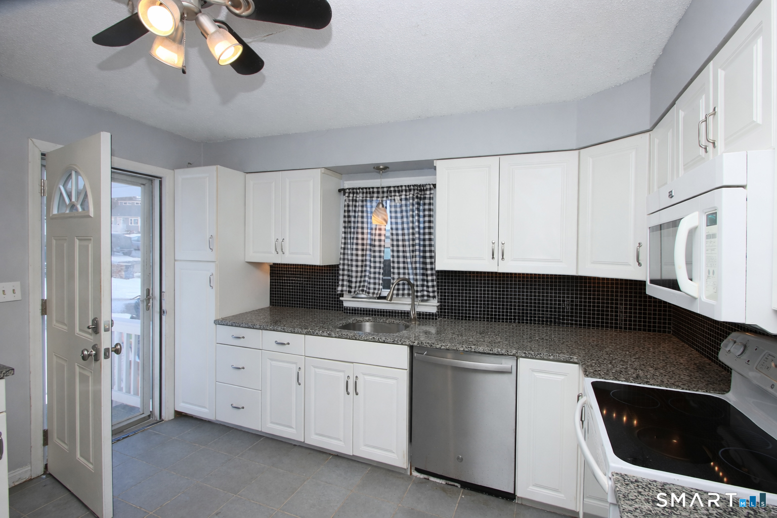 3 Whitlock Avenue Bethel, CT 06801 - Photo 19 of 39