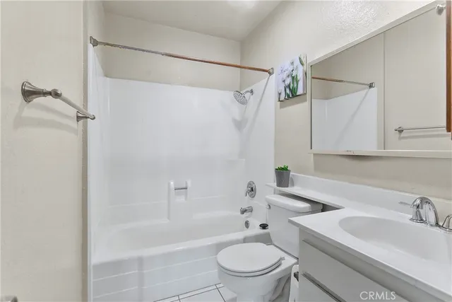$3,700 | 2511 Florida Street, Unit 1, Huntington Beach, CA 92648