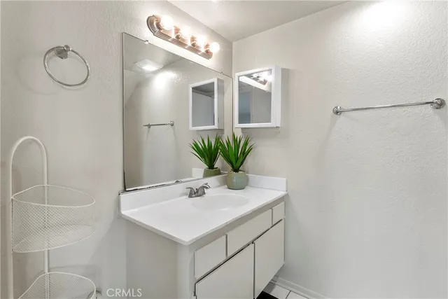 $3,700 | 2511 Florida Street, Unit 1, Huntington Beach, CA 92648