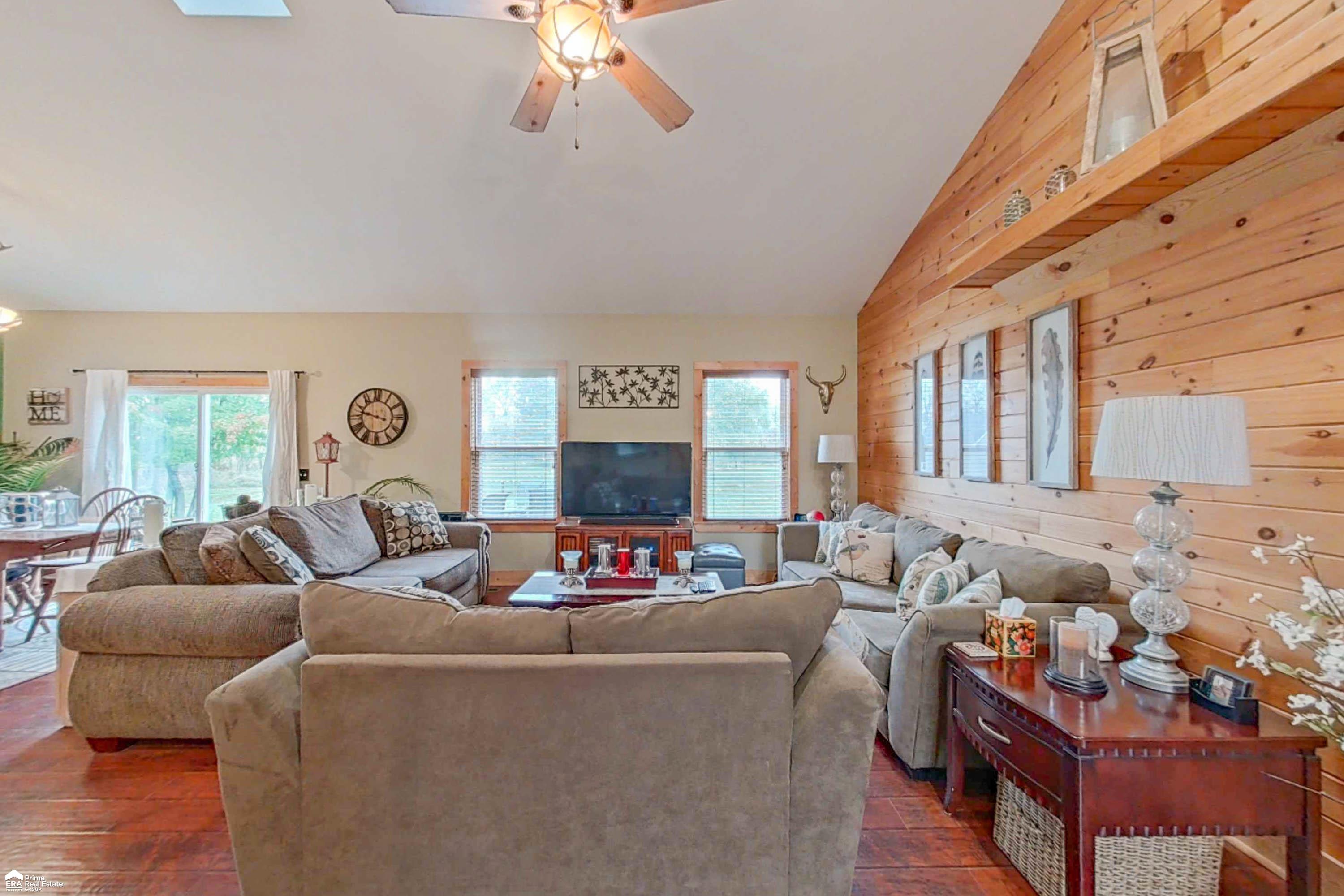 6228 Smith Road Linden, MI 48451 - Photo 5 of 39