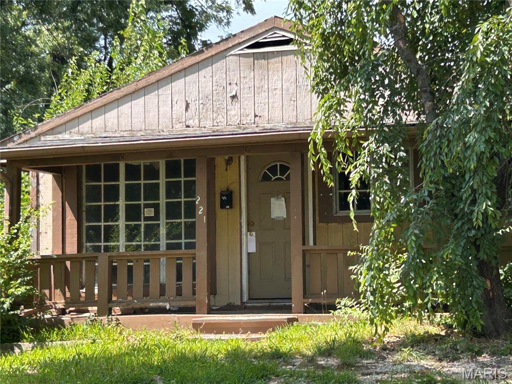 221 Roderick Drive St. Louis, MO 63137 - Photo 1 of 3