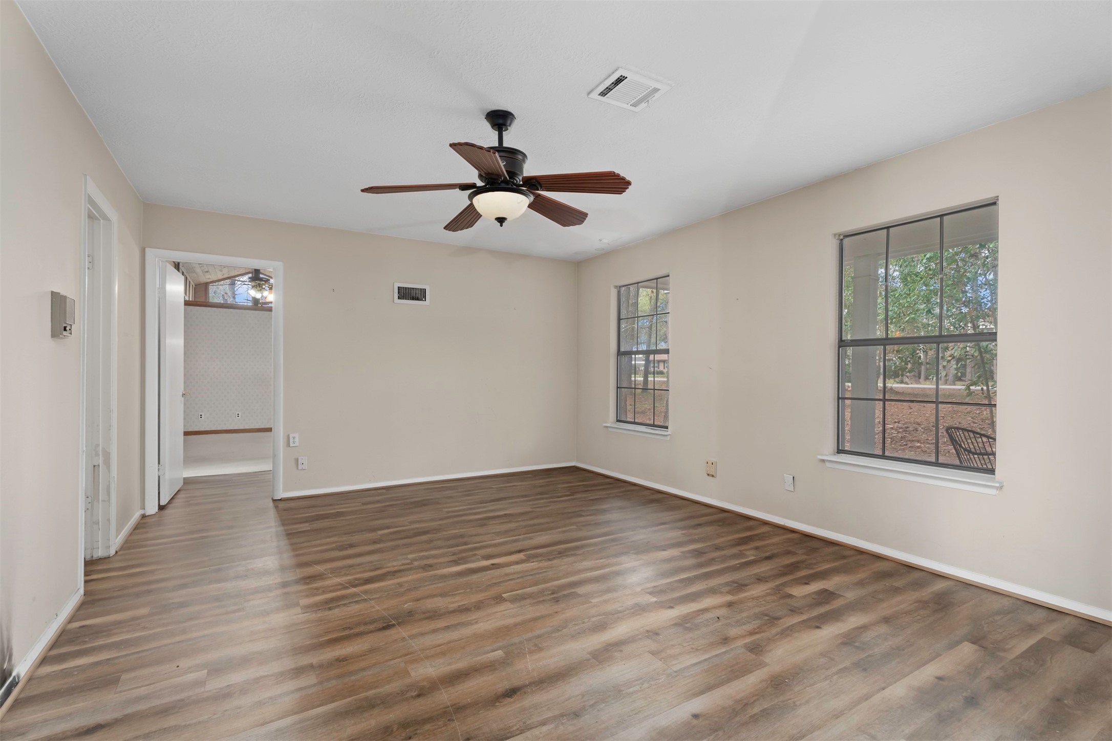 2322 Shadow Glen Lane Spring, TX 77386 - Photo 19 of 48 Another large flex space, game room or bedroom equipped with a small bar area and a bathroom.