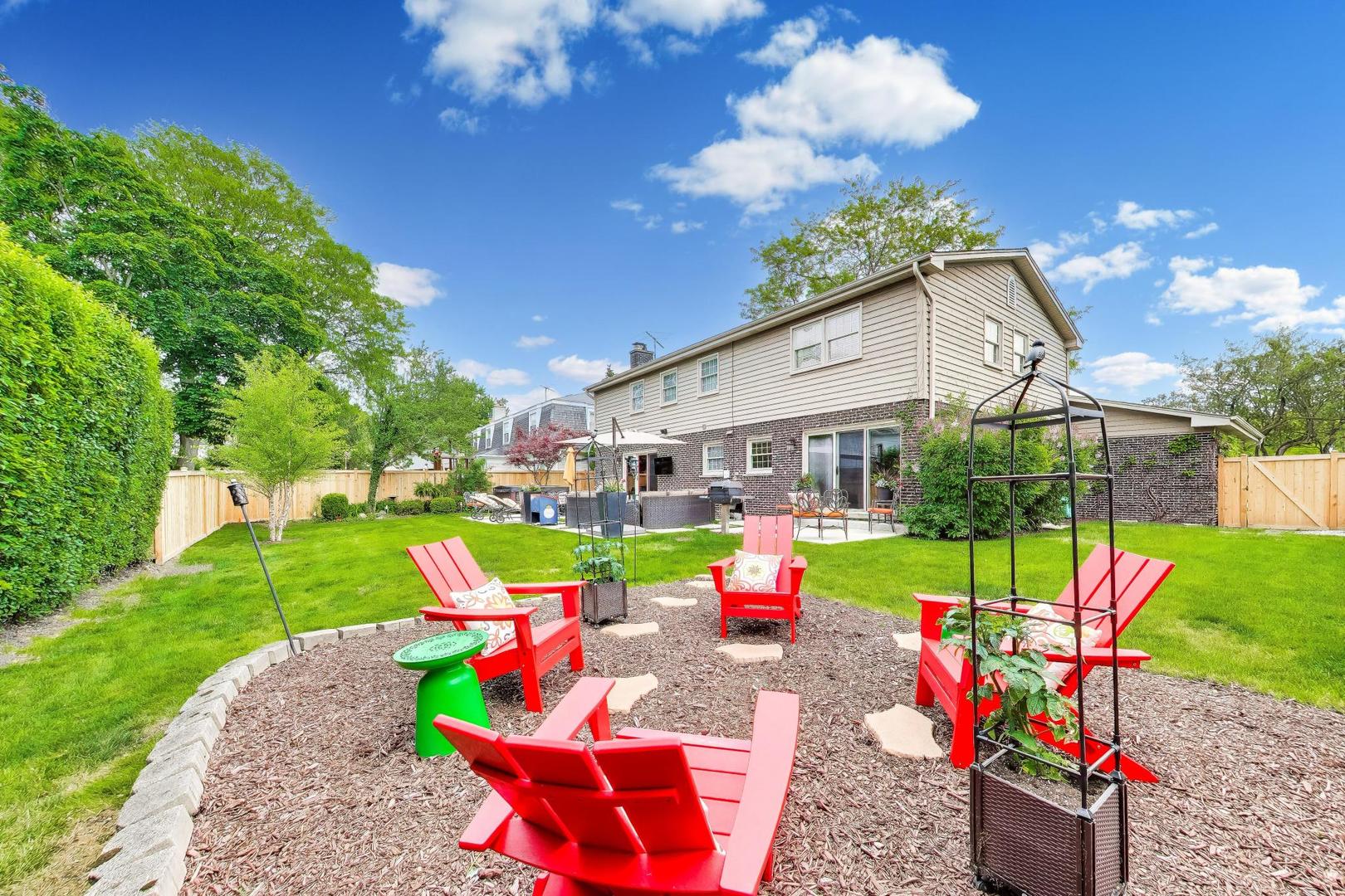 3956 Rutgers Lane Northbrook, IL 60062 - Photo 40 of 41 a view of yard with seating space