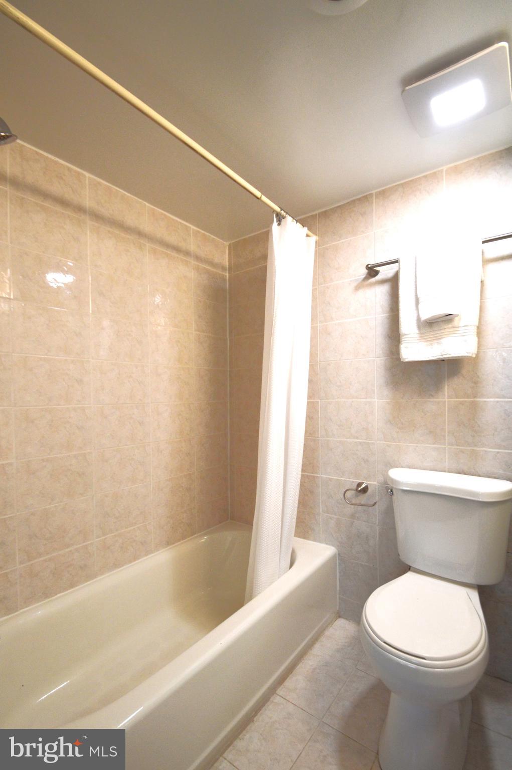 1245 13th Street Northwest, Unit 902 Washington, DC 20005 - Photo 34 of 51 Primary Bathroom