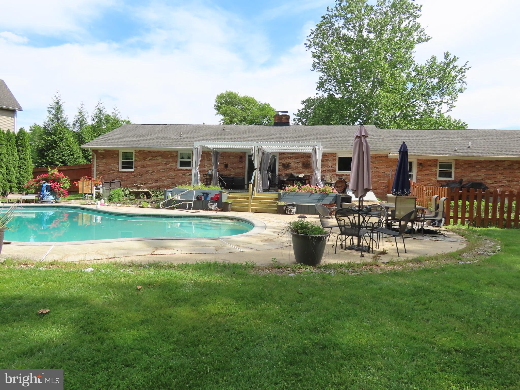 2643 Old County Road Newark, DE 19702 - Photo 6 of 21 rear with pool