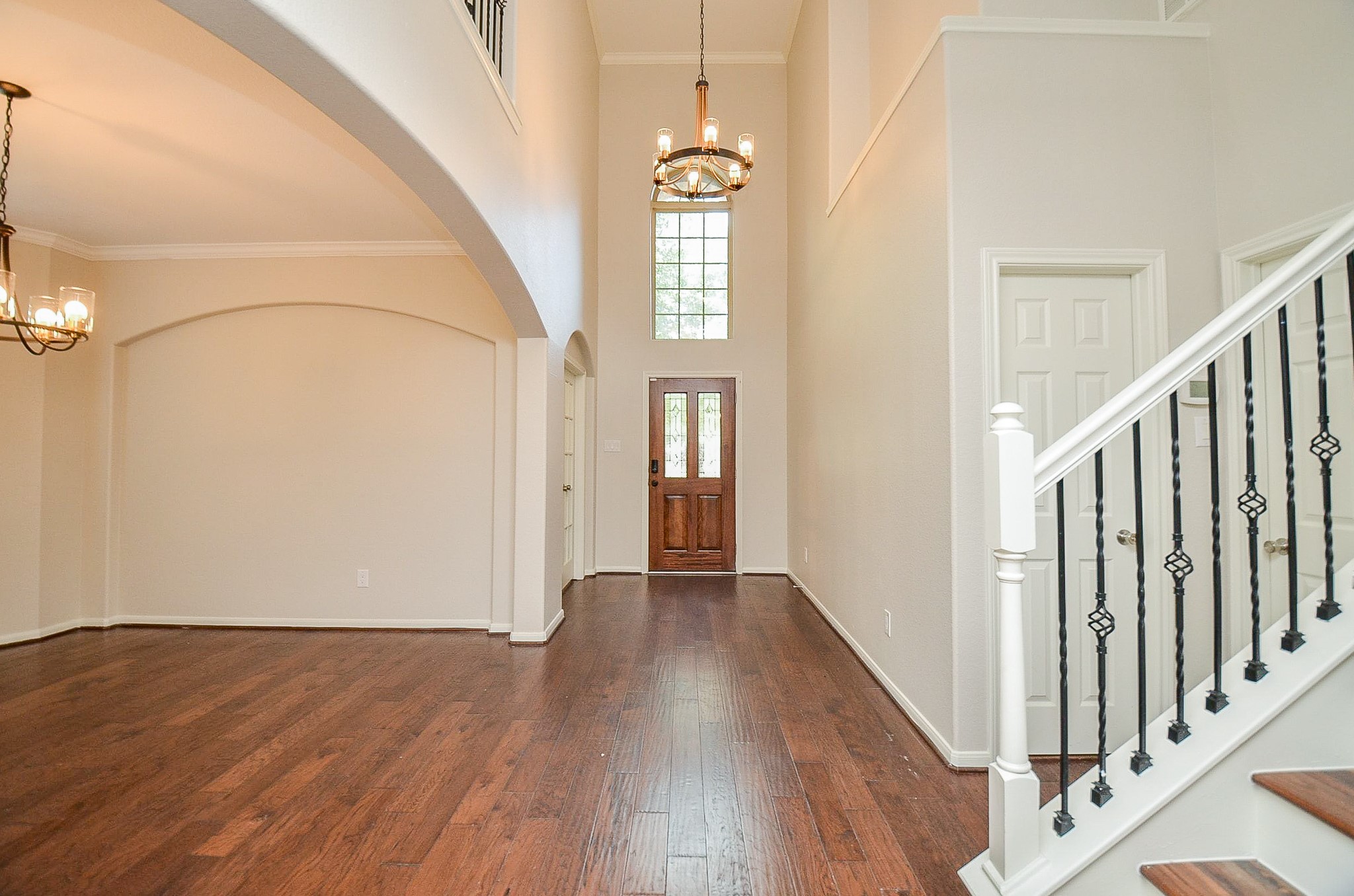 35 South Marshside Place Spring, TX 77389 - Photo 3 of 20 Gallery Image 3
