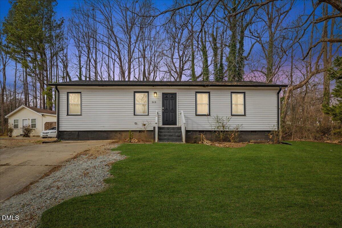 a view of a house with backyard