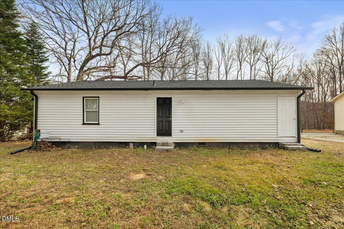 513 Broad Street Roxboro, NC 27573 - Photo 32 of 33 a backyard of a house with garage