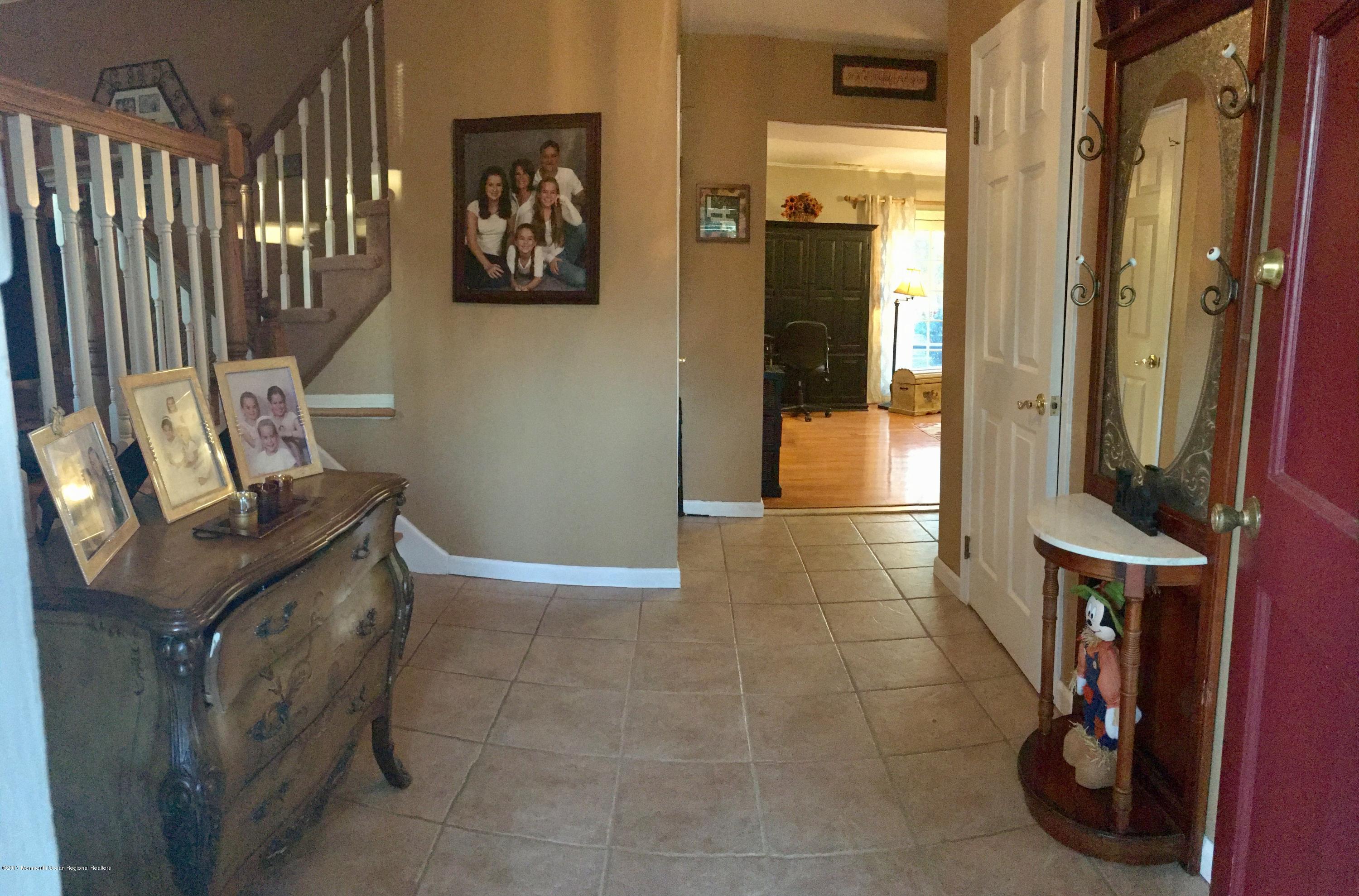 65 Wellington Road Freehold, NJ 07728 - Photo 4 of 12 55898142-1004-400A-9F23-B1AFB2015CF6