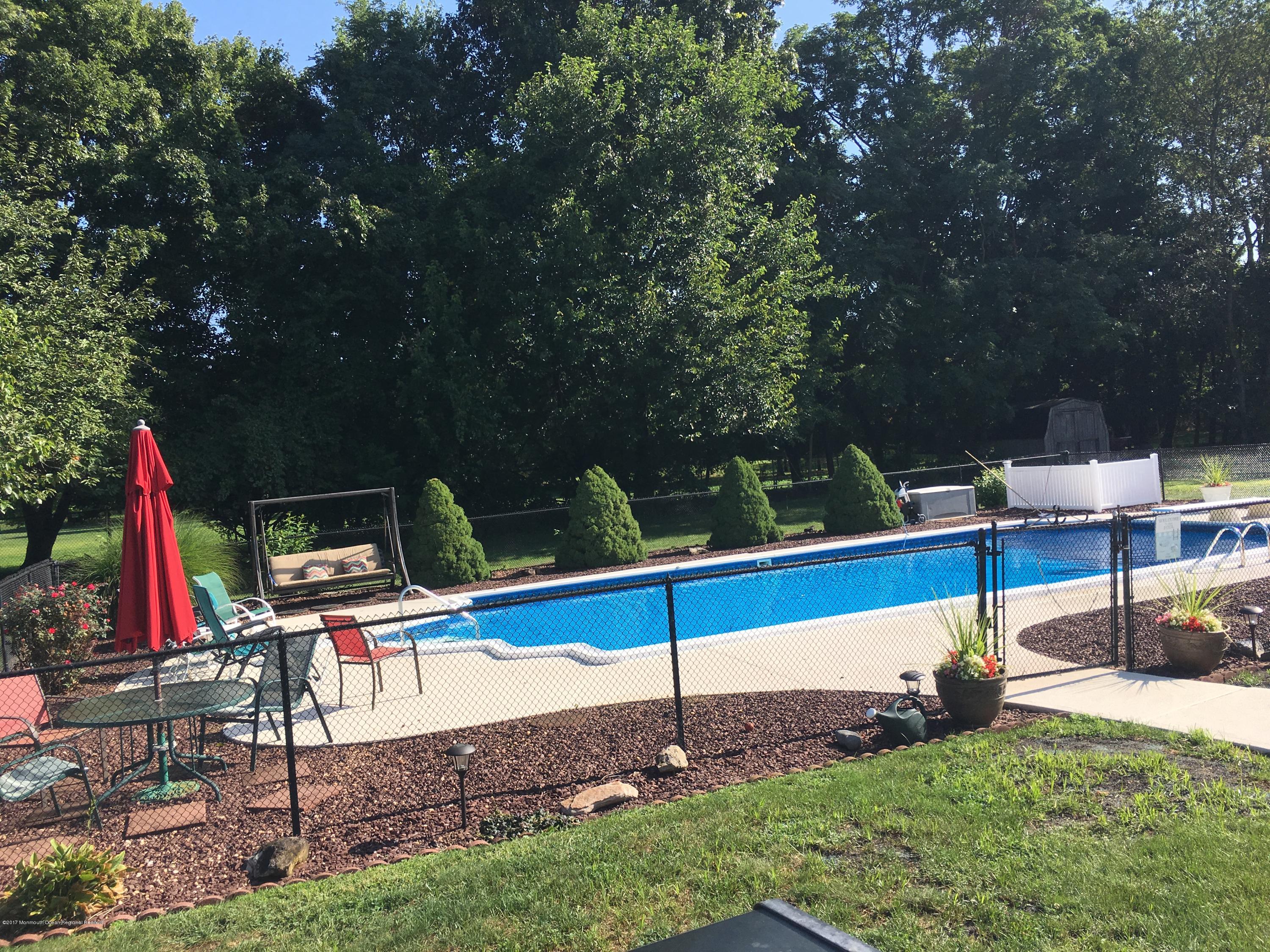 65 Wellington Road Freehold, NJ 07728 - Photo 10 of 12 6349DA98-3962-4367-B019-D7CA53A14231