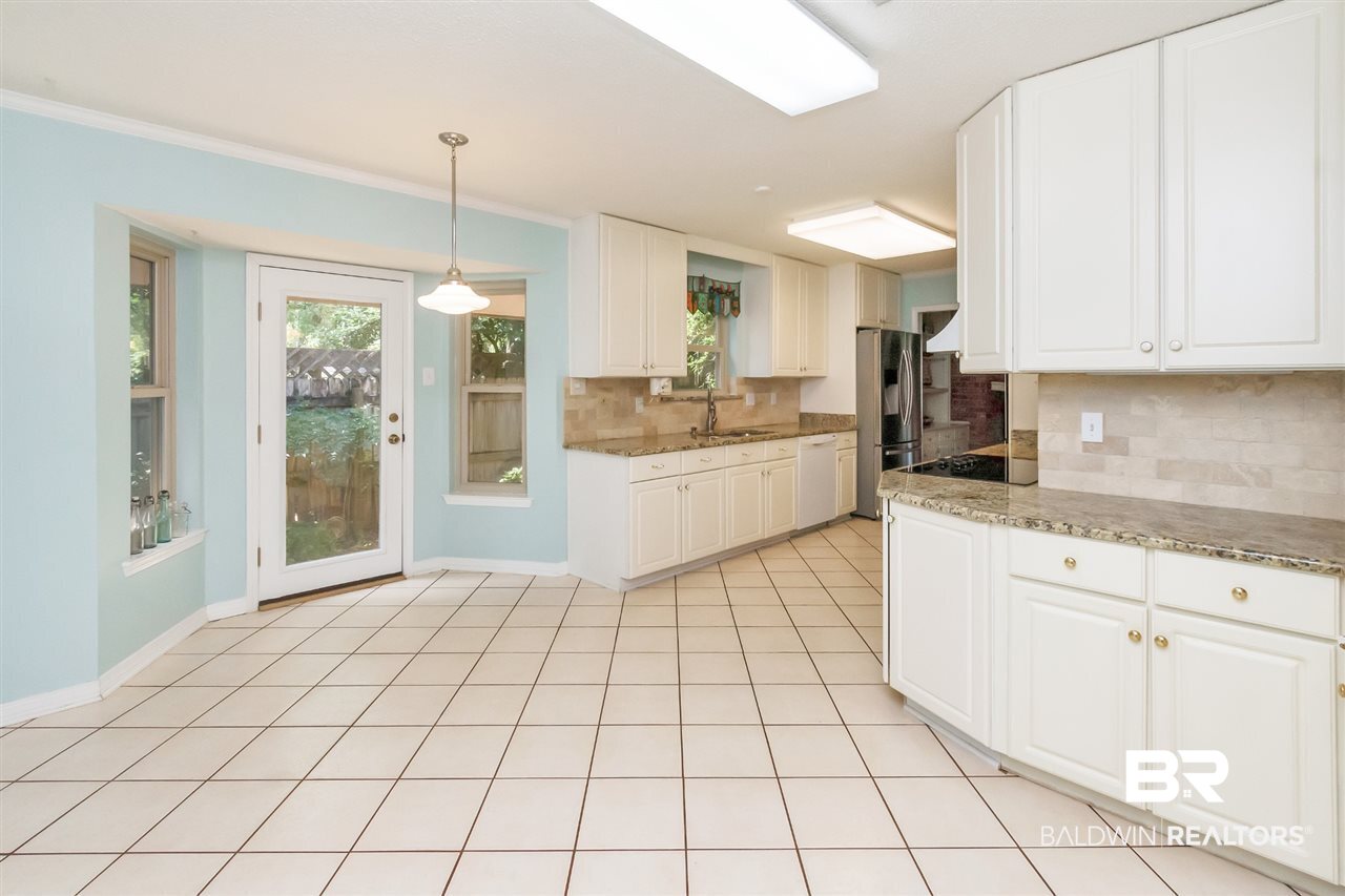 2220 Creek Ridge Court Mobile, AL 36609 - Photo 2 of 32 Kitchen