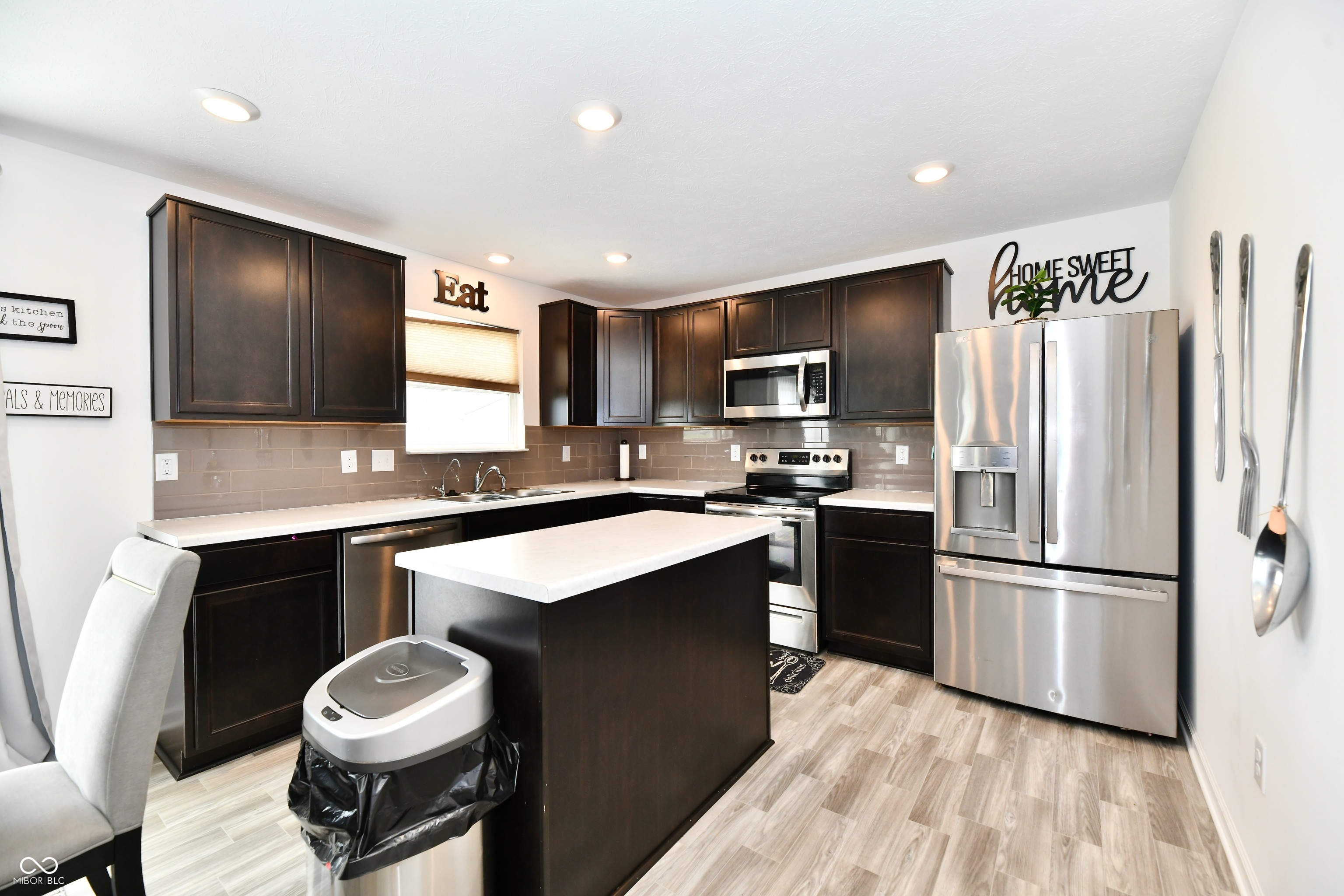 6883 Honeysuckle Way Pendleton, IN 46064 - Photo 2 of 68