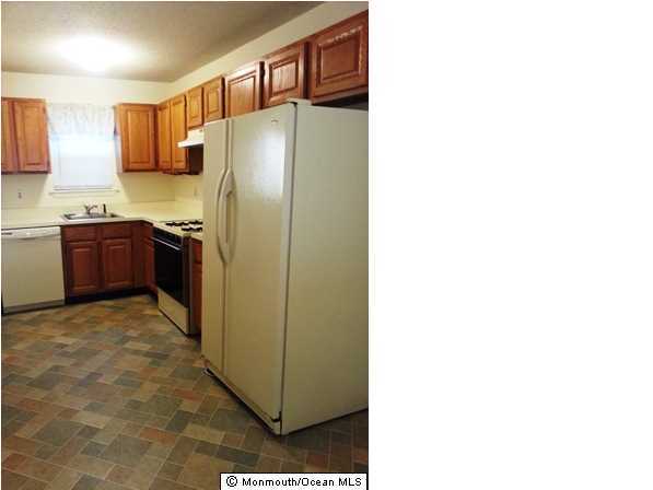 13 Ivy Ridge Close Freehold, NJ 07728 - Photo 3 of 15 Additional Photo