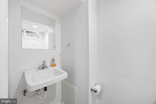 a view of an empty room with a kitchen