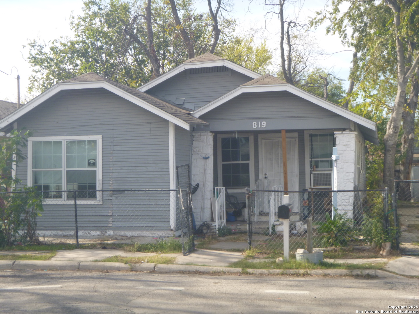 819 North Hamilton Avenue San Antonio, TX 78207 - Photo 2 of 8 a view of a house with a yard plants and large tree