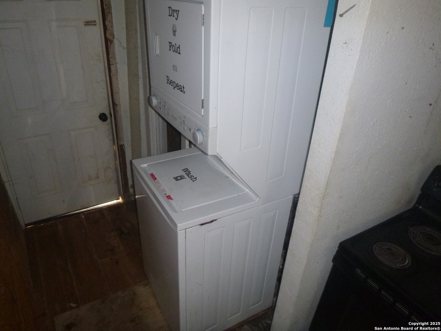 819 North Hamilton Avenue San Antonio, TX 78207 - Photo 8 of 8 a utility room with dryer and washer