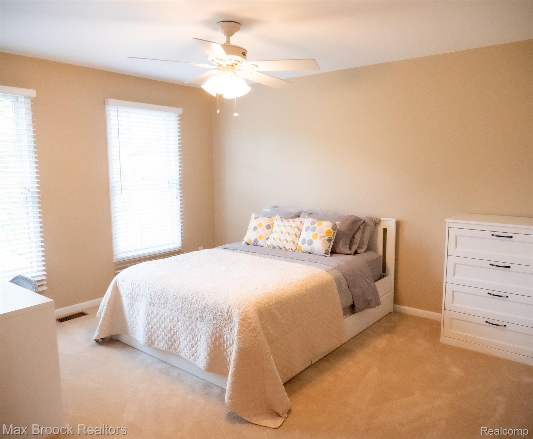 5740 Stonehaven Boulevard Rochester, MI 48306 - Photo 19 of 29 035.jpg