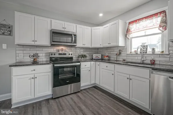 $329,900 | 8 Riviera Drive, Pennsville, NJ 08070