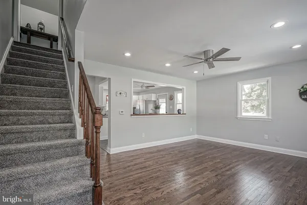 a view of an entryway with wooden floor and a ceiling fan