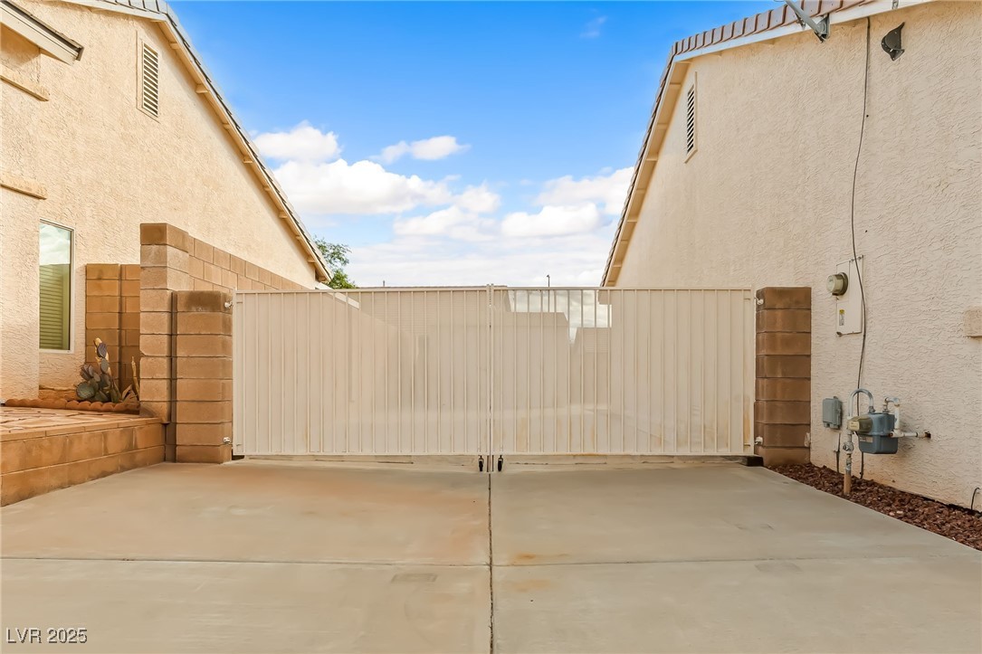 2926 Shimmering Bay Street Laughlin, NV 89029 - Photo 3 of 44