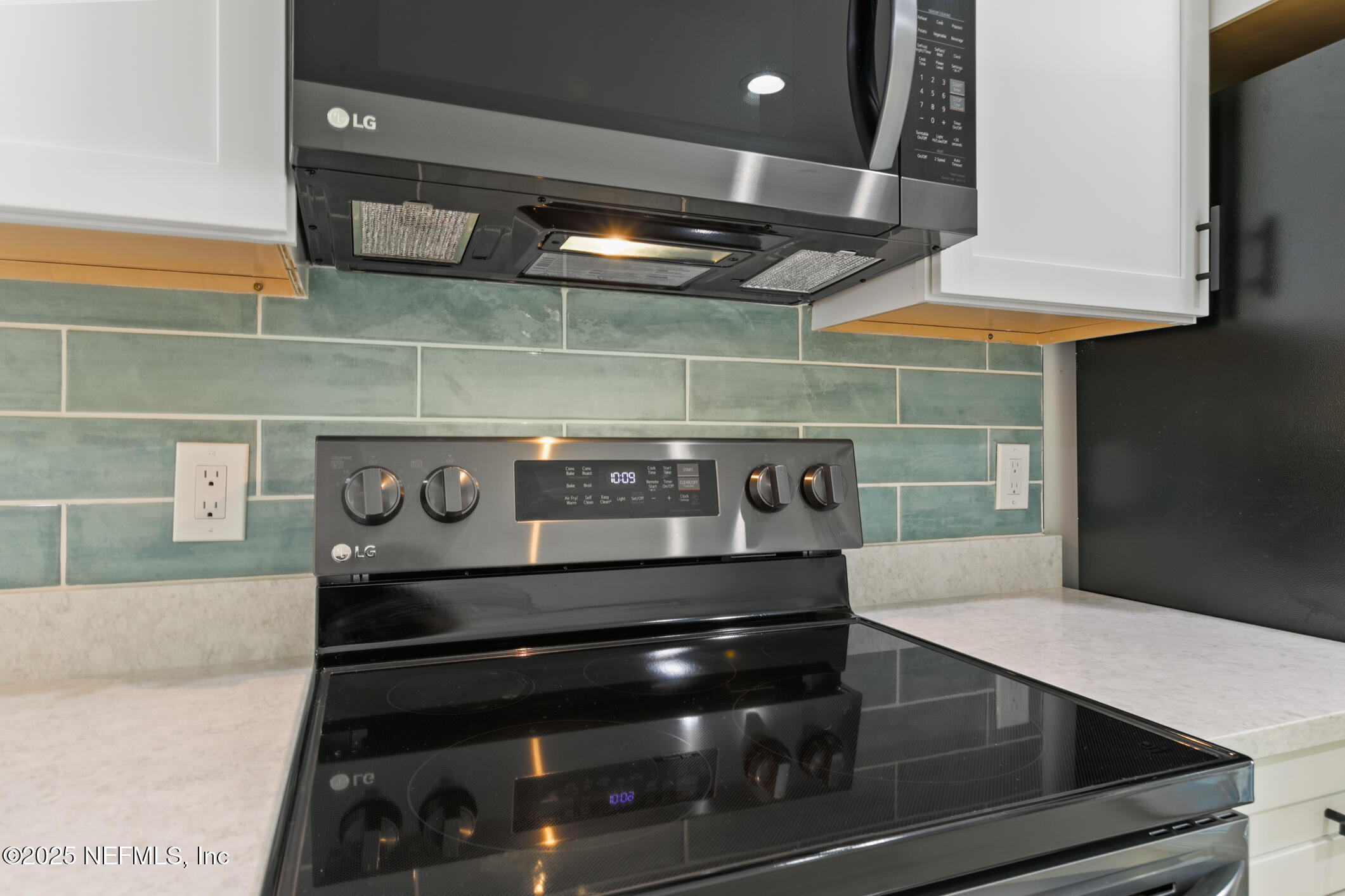 16 Sidney Street St. Augustine, FL 32084 - Photo 16 of 38 a close view of stove