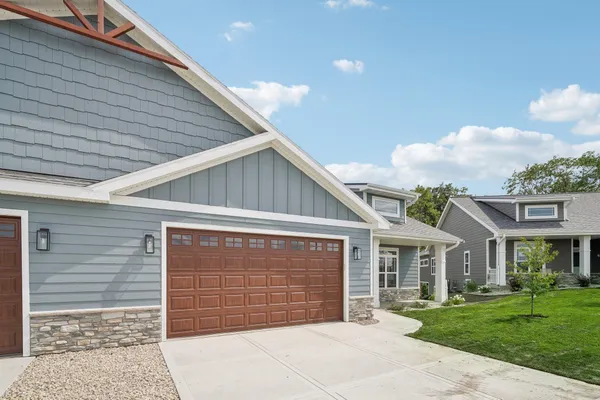 $469,900 | 6479 Ridge View, DeForest, WI 53532