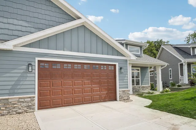 $469,900 | 6479 Ridge View, DeForest, WI 53532