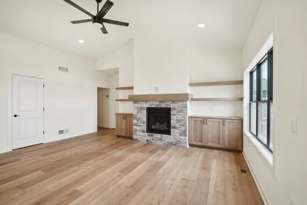 $469,900 | 6479 Ridge View, DeForest, WI 53532
