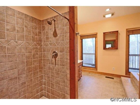 275 Clyde View Heights Clyde, NC 28721 - Photo 8 of 17 Gallery Image 8