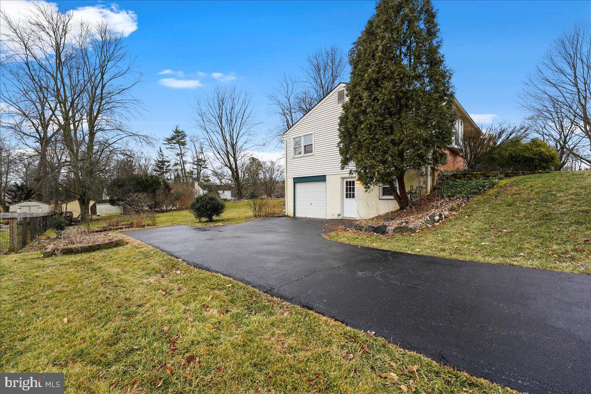 1216 Mallard Road West Chester, PA 19382 - Photo 3 of 31 Gallery Image 3