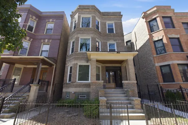 $3,000 | 3716 North Racine Avenue, Unit G, Chicago, IL 60613