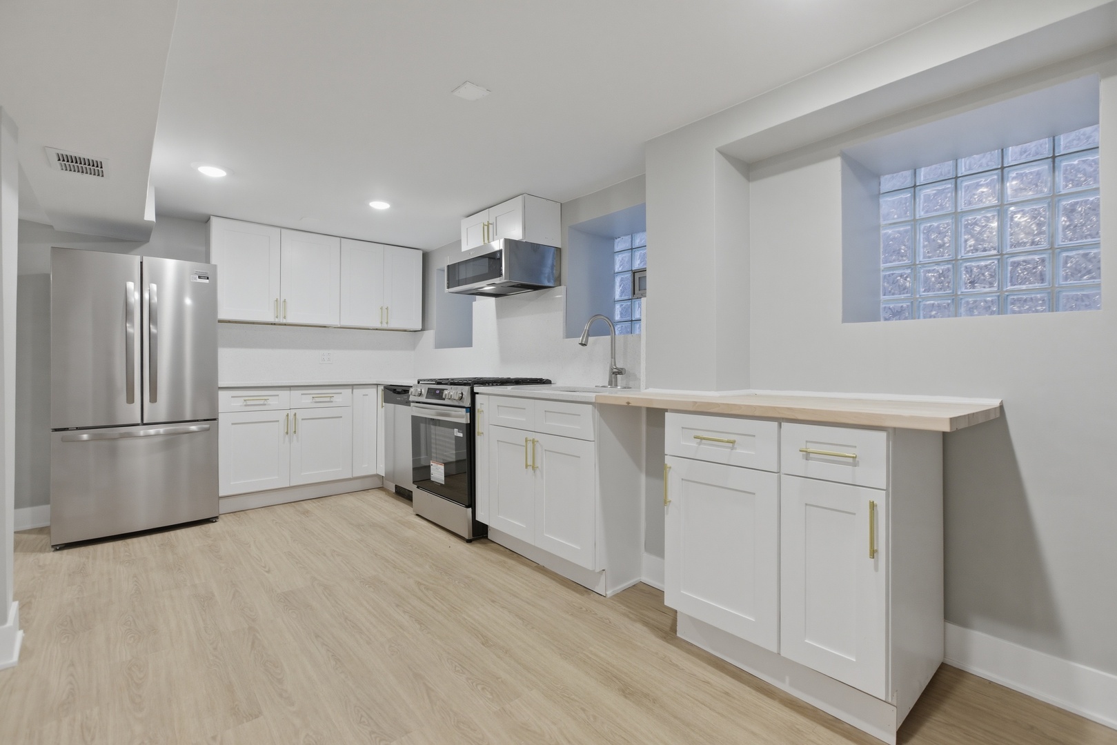 3716 North Racine Avenue, Unit G Chicago, IL 60613 - Photo 2 of 11