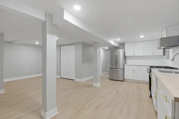 $3,000 | 3716 North Racine Avenue, Unit G, Chicago, IL 60613