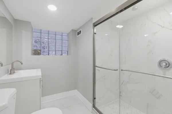 $3,000 | 3716 North Racine Avenue, Unit G, Chicago, IL 60613