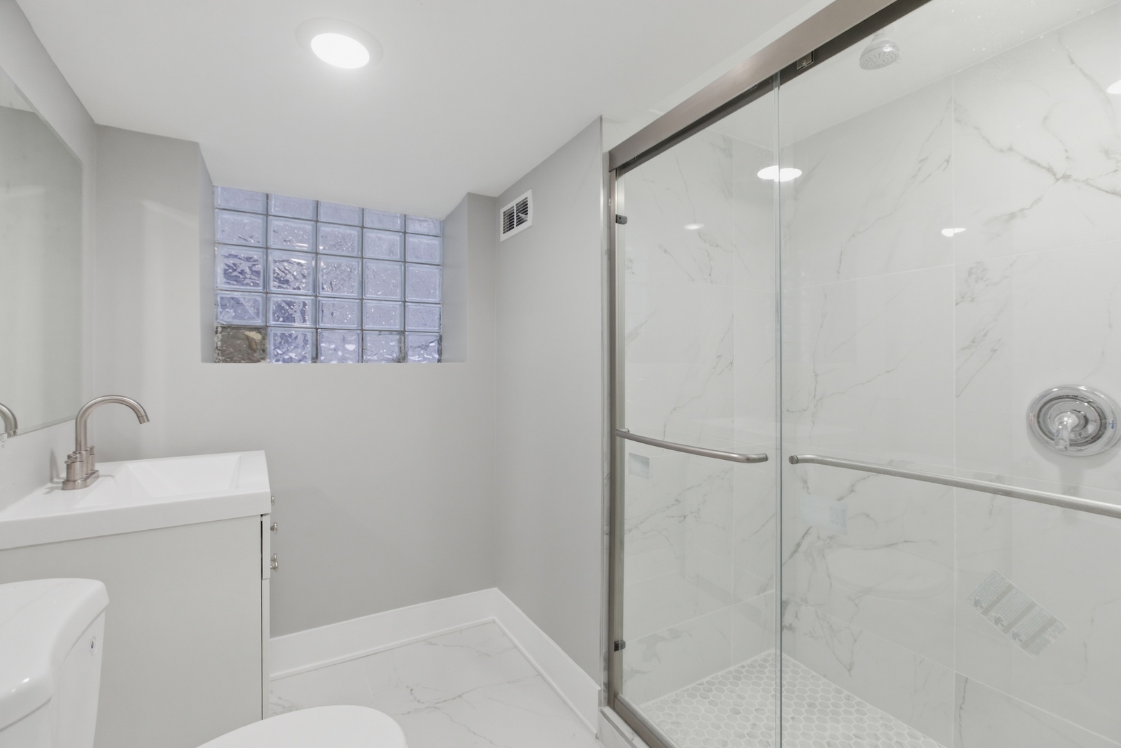 3716 North Racine Avenue, Unit G Chicago, IL 60613 - Photo 6 of 11