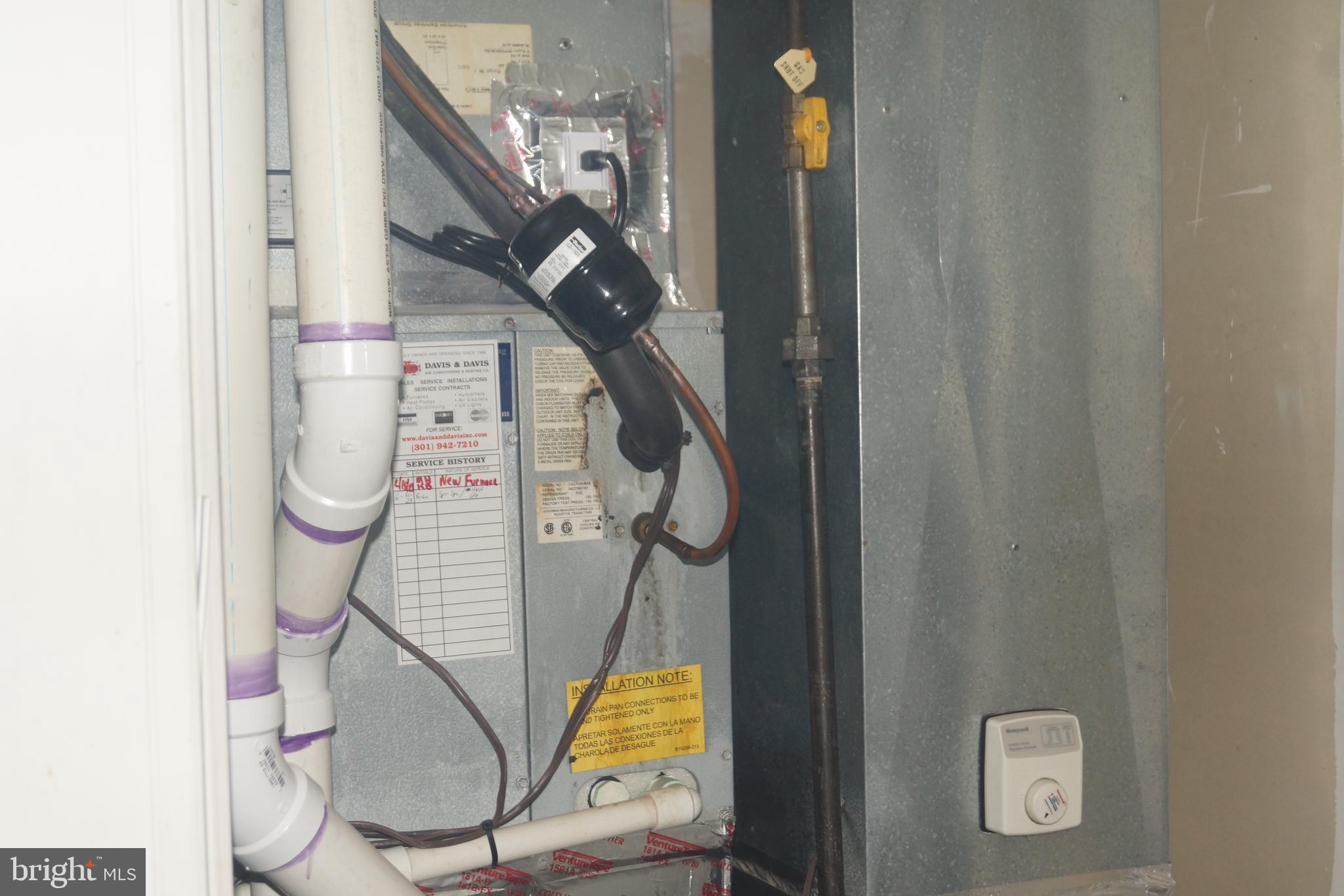 2338 Cobble Hill Terrace Silver Spring, MD 20902 - Photo 21 of 25 a bathroom with a mirror