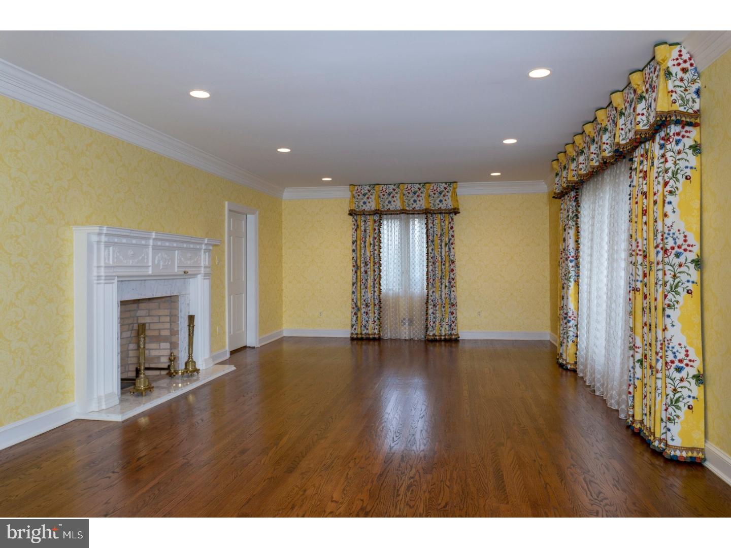 1125 Mill Road Rydal, PA 19046 - Photo 3 of 22 Living Room