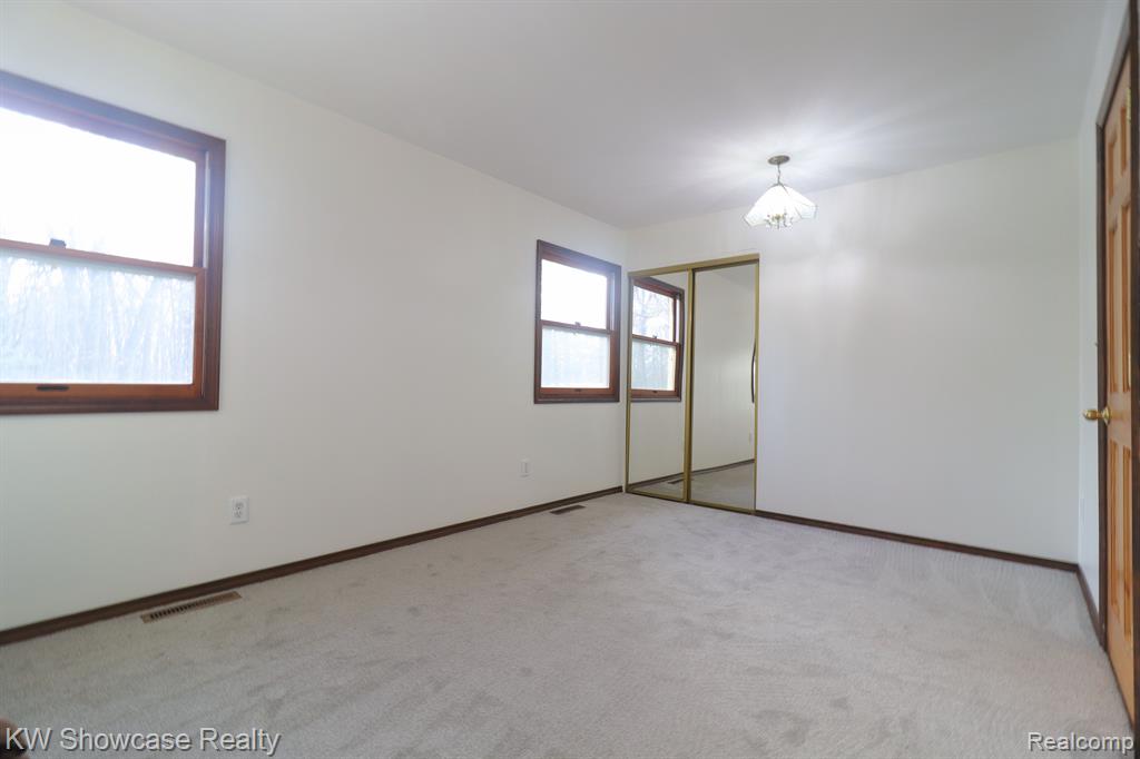 1730 Moffat Road Leonard, MI 48367 - Photo 22 of 34
