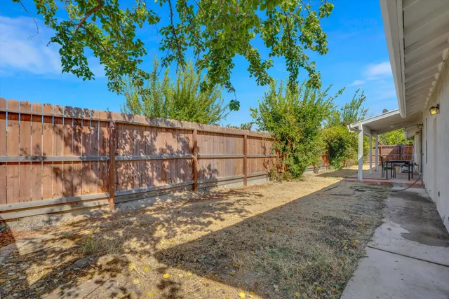 $489,800 | 517 West Tuolumne Road, Turlock, CA 95382