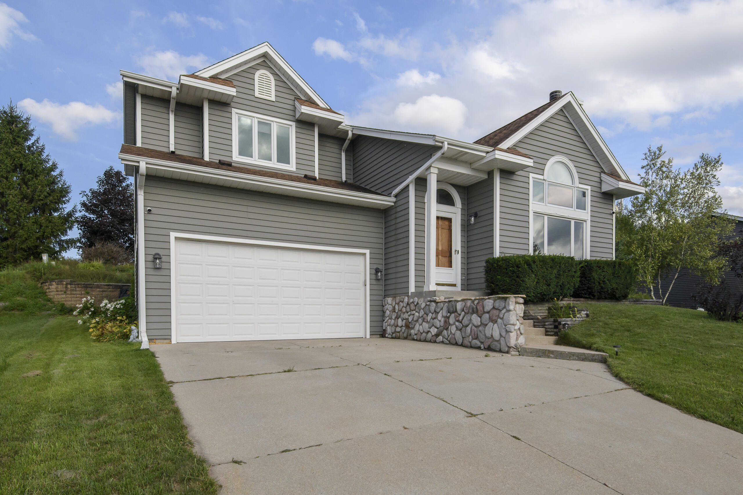 1497 Sunnyridge Road Pewaukee, WI 53072 - Photo 2 of 43 1497 Sunnyridge-02