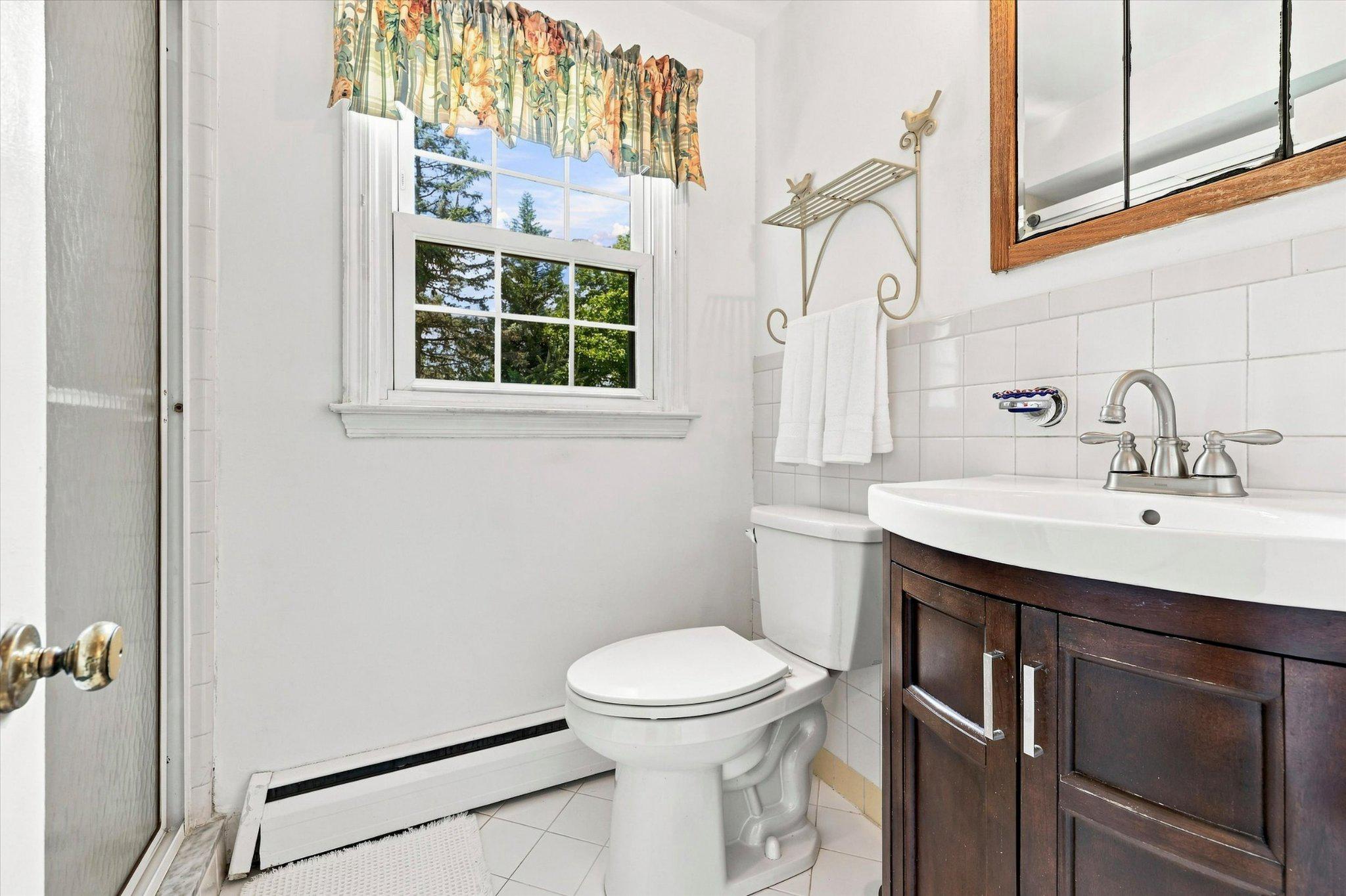 809 Cloverly Road Berwyn, PA 19312 - Photo 21 of 32 Bright and airy primary bathroom.
