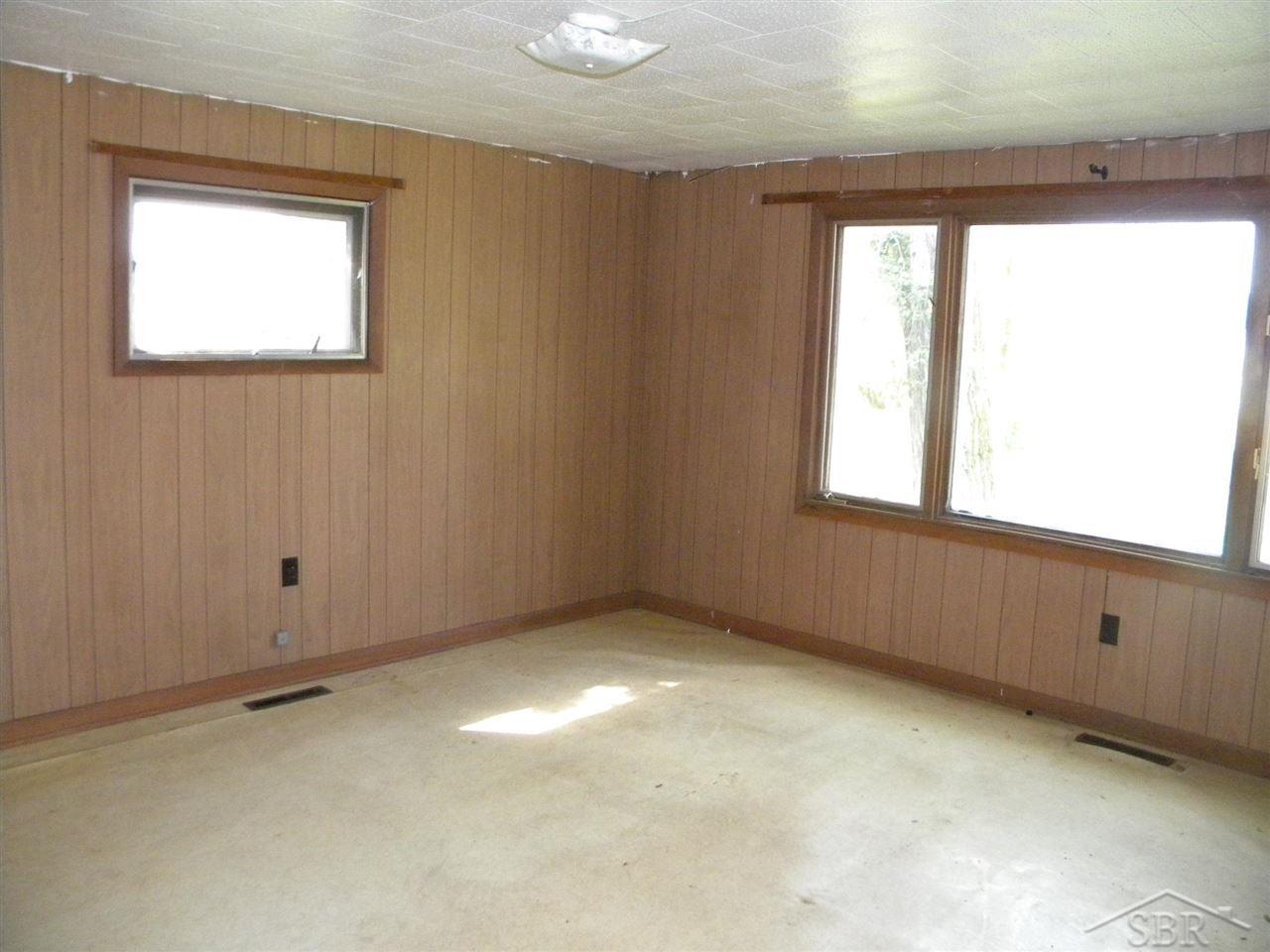 1363 South Badour Road Midland, MI 48640 - Photo 15 of 24 50053764-14.JPG