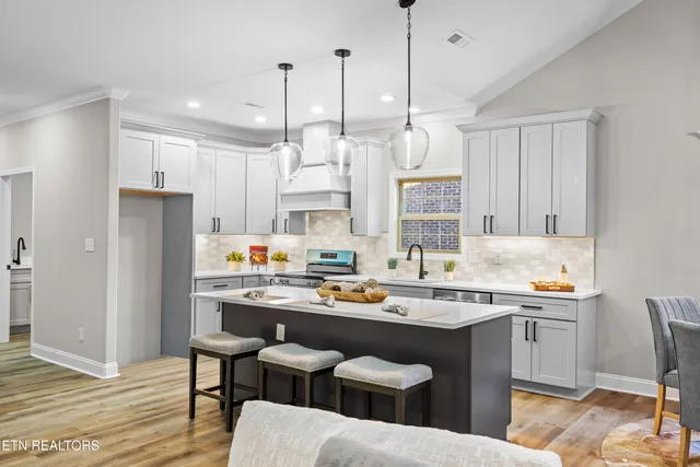 $669,900 | 1538 Tsuga Drive, Alcoa, TN 37701