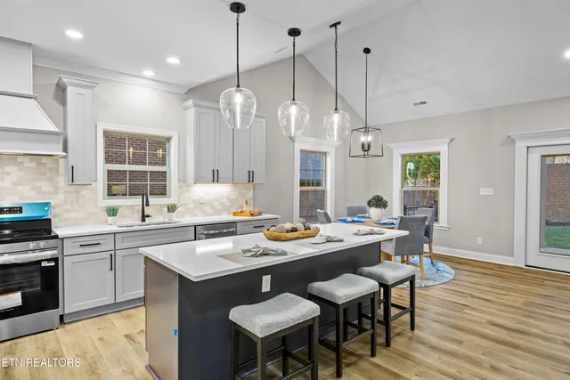 $669,900 | 1538 Tsuga Drive, Alcoa, TN 37701