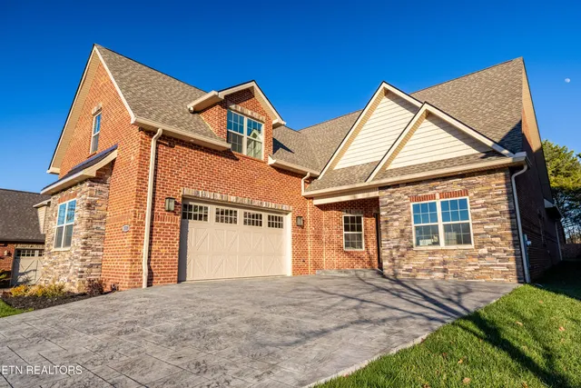$669,900 | 1538 Tsuga Drive, Alcoa, TN 37701