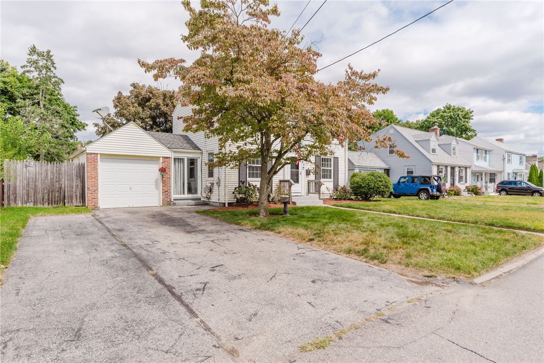 97 Pilgrim Drive Warwick, RI 02888 - Photo 3 of 44